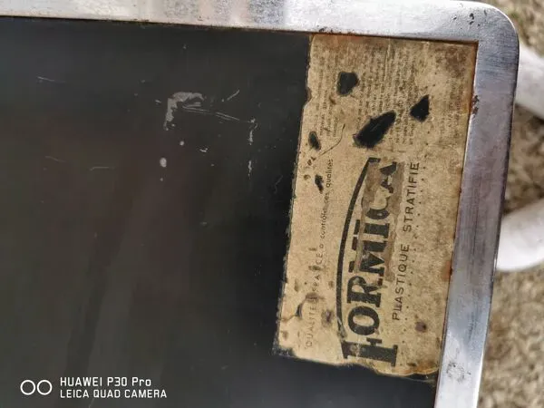 Illustration numéro 4 du produit Meuble de métier métallique avec rallonge