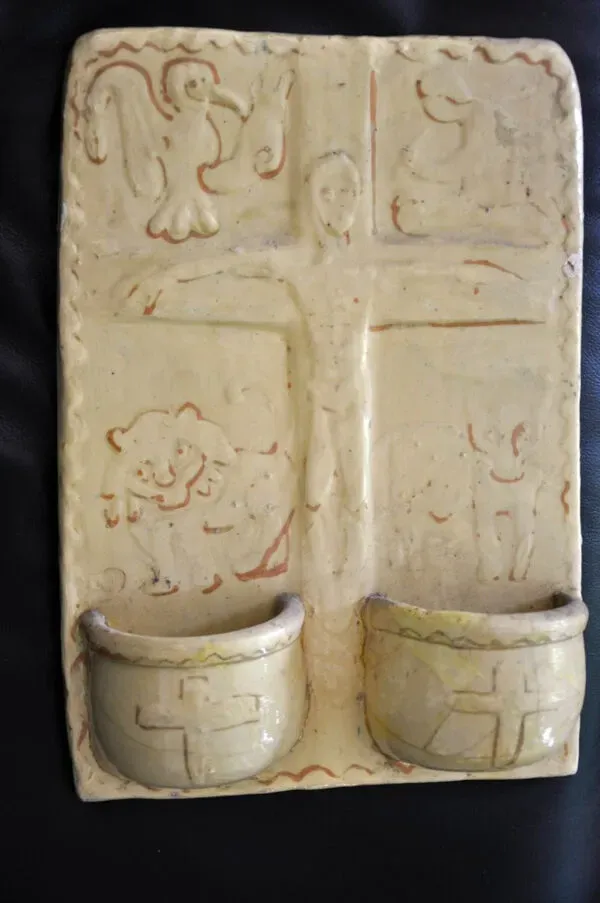 Illustration numéro 4 du produit Bénitier en terre cuite émaillée signé MSD Anne Dangar Moly-Sabata