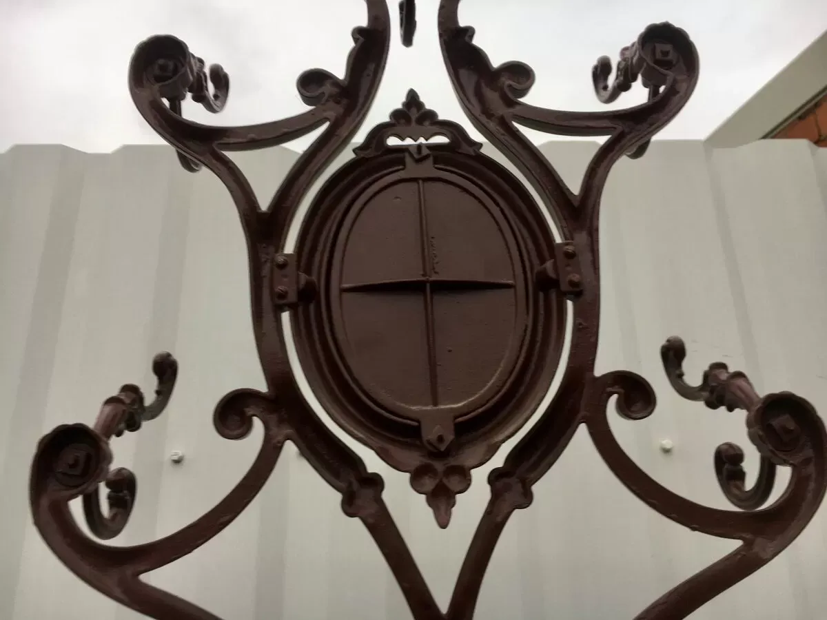 Illustration numéro 4 du produit Porte manteau de Alfred Corneau Frères Charleville en fonte 19 ème siècle