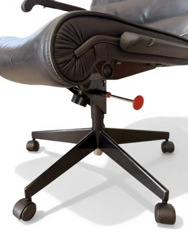 Illustration numéro 4 du produit Fauteuil de Bureau Richard Sapper pour Knoll - Cuir Noir Vintage