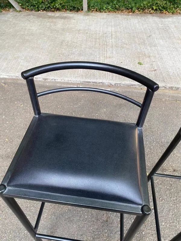 Illustration numéro 4 du produit 2 tabourets de bar italiens Calligaris 1990 acier et cuir noir 80cm