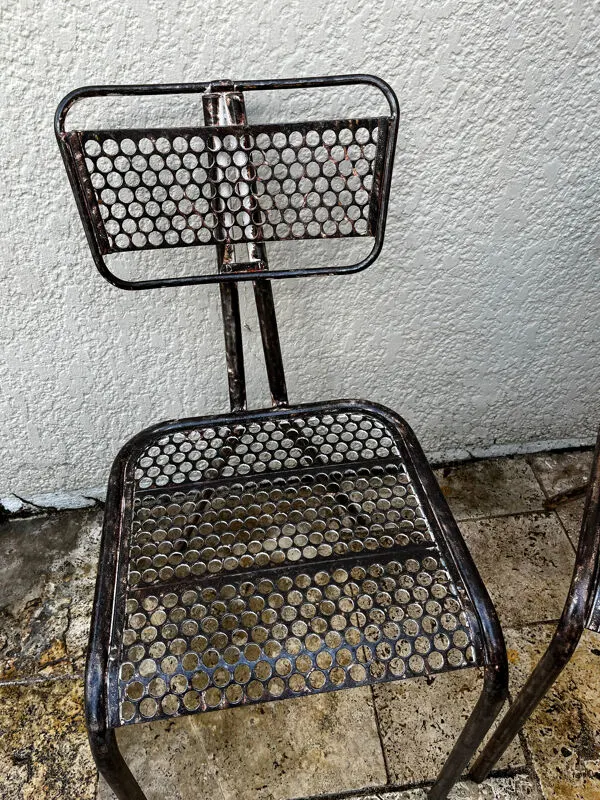 Illustration numéro 4 du produit Paires de chaises en métal perforé par René Malaval
