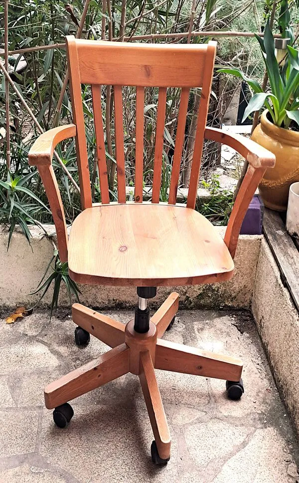 Illustration numéro 4 du produit Chaise Bureau réglable bois clair vernissé 1980 . chaise vendue à l'unité