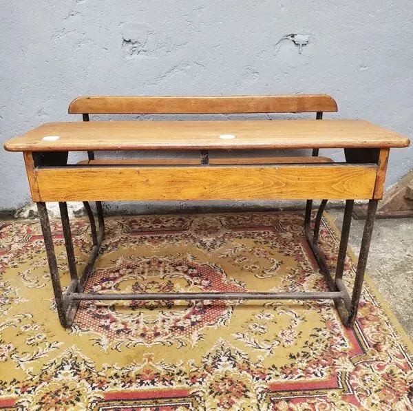 Illustration numéro 4 du produit Bureau d'ecolier ancien