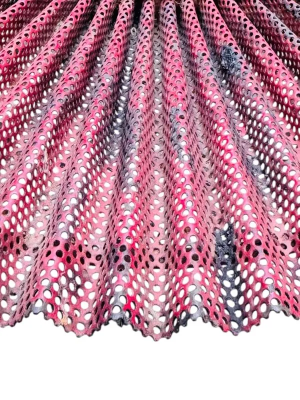 Illustration numéro 4 du produit Mathieu Matégot, coupe à fruits de 1953 en métal perforé laqué rouge