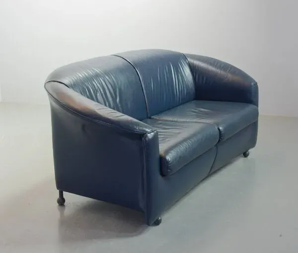 Illustration numéro 4 du produit Canapé en cuir souple bleu pétrole Wittmann, modèle Aura, conçu par Paolo Piva