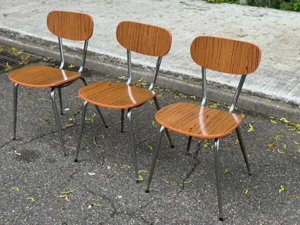 Illustration numéro 4 du produit 3 chaises en formica Mid-Century Modern des années 1950