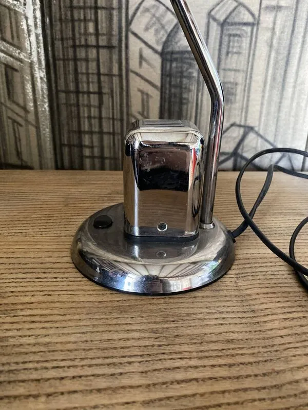 Illustration numéro 4 du produit Lampe de bureau Vrieland en métal chromé,1980