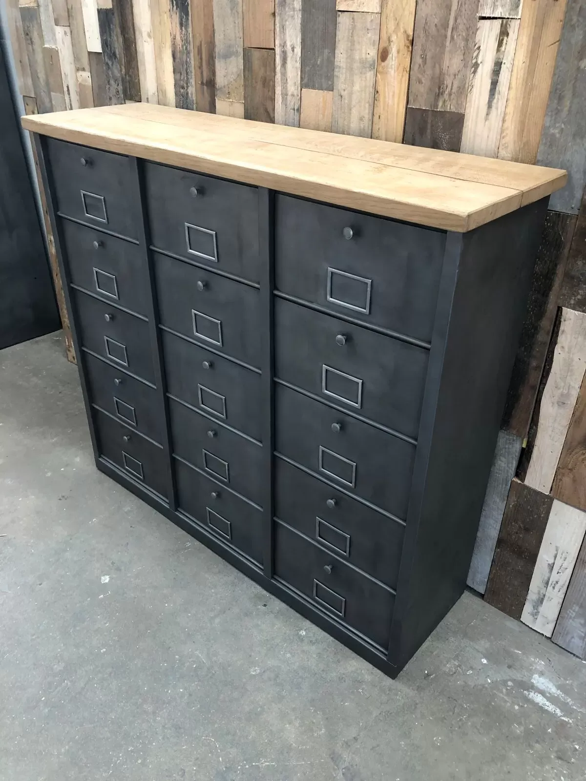 Illustration numéro 4 du produit Meuble de rangement industriel Vandex Ronéo 15 clapets bois métal