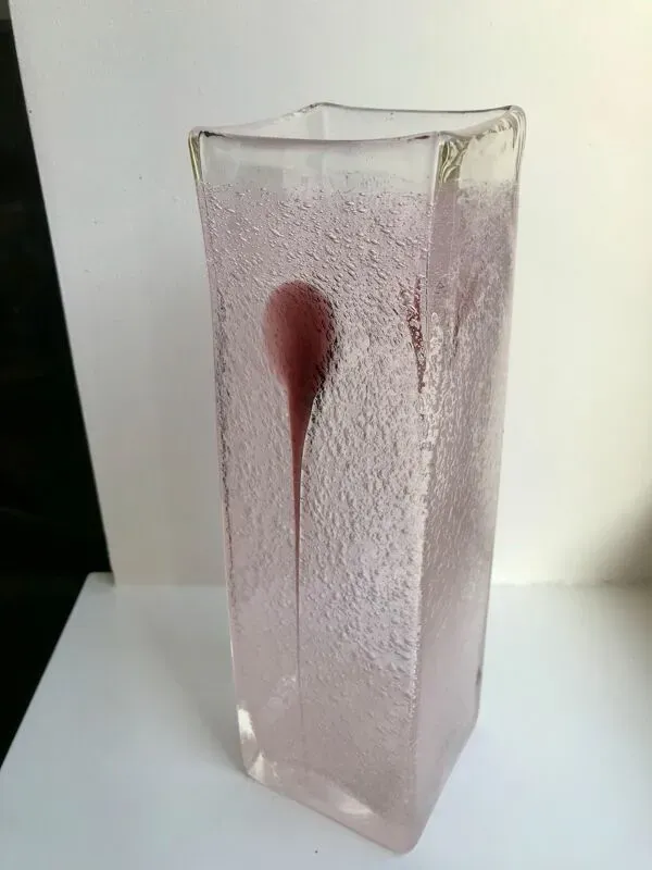Illustration numéro 4 du produit vase en verre bullé soufflé rose et violet années 1960 1970