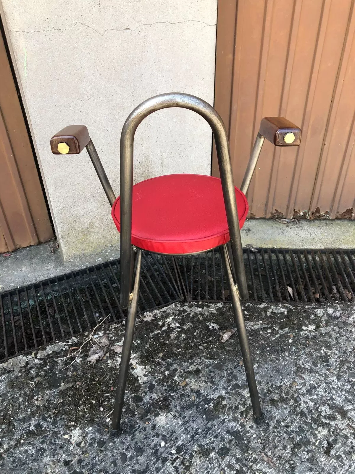 Illustration numéro 4 du produit Chaise de bar en métal et skaï industriel années 70