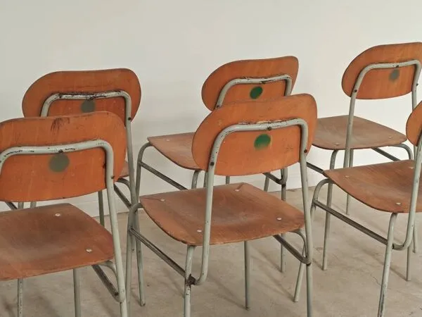 Illustration numéro 4 du produit Lot de 4 chaises d'école métal et bois Ex Tchécoslovaquie 1960