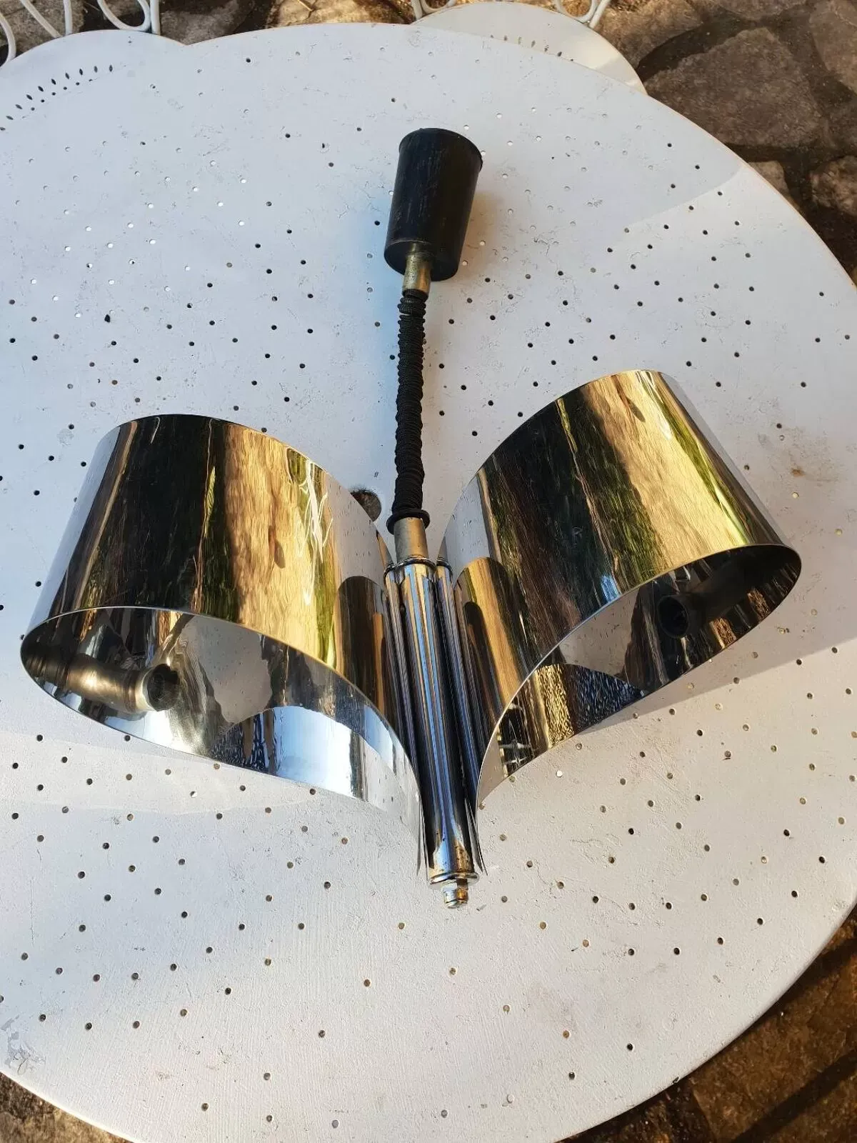 Illustration numéro 4 du produit Lustre en inox 1970