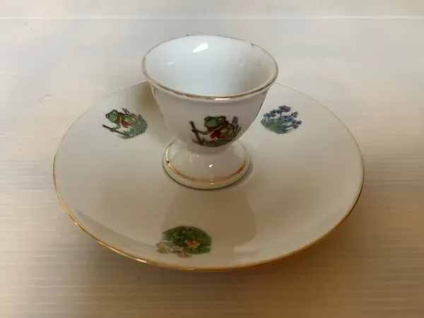 Illustration numéro 4 du produit Coquetier grenouille et fleurs bavaria Germany