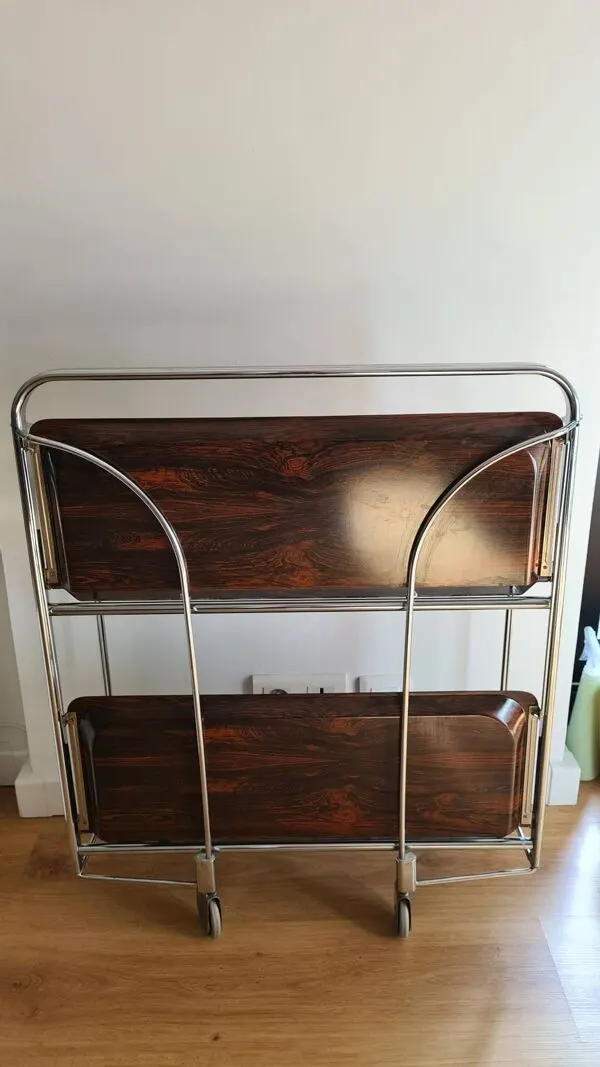 Illustration numéro 4 du produit Desserte, mini bar ou chariot de service sur roulettes années 70