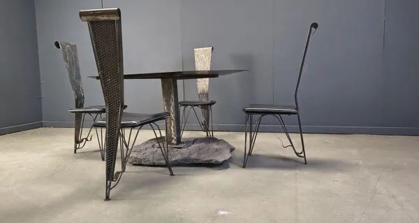 Illustration numéro 4 du produit Ensemble de salle à manger en acier et pierre fait main, années 1970