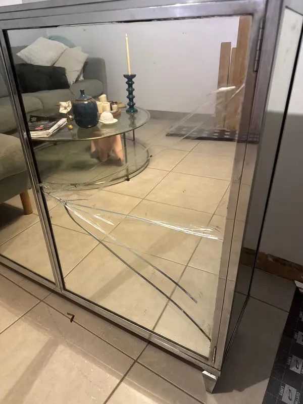 Illustration numéro 4 du produit Meuble de métier entièrement miroir