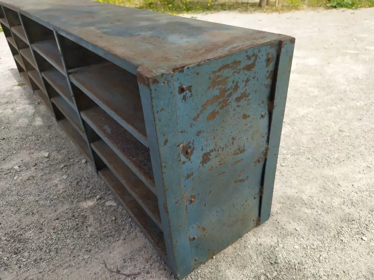 Illustration numéro 4 du produit Meuble de métier en fer