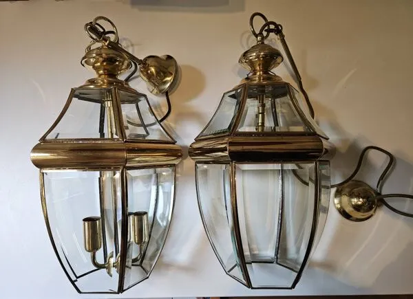 Illustration numéro 4 du produit 2 luminaires forme lanterne - suspension- lustre