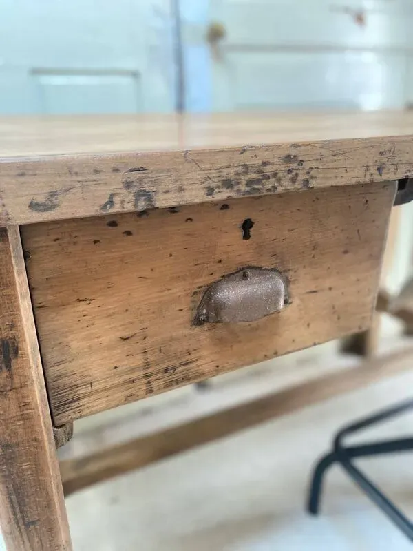 Illustration numéro 4 du produit Bureau d’atelier ancien