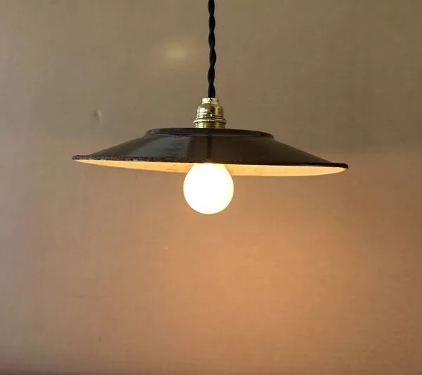 Illustration numéro 4 du produit Suspension industrielle noire ancienne