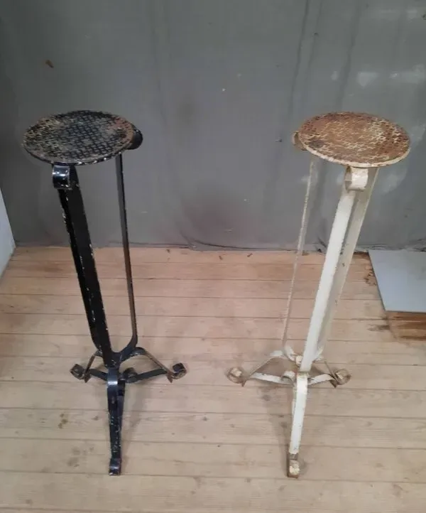 Illustration numéro 4 du produit Paire de selette en fer