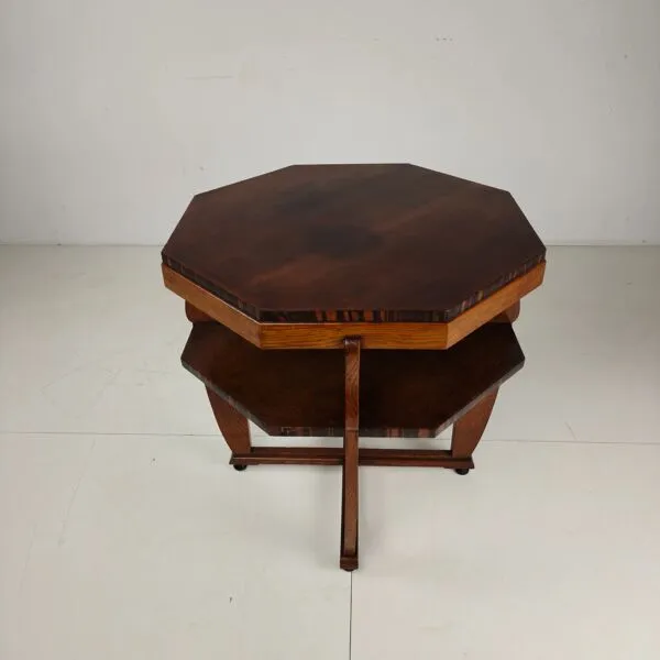 Illustration numéro 4 du produit Table basse Amsterdam School – chêne avec incrustation en placage, vers 1920