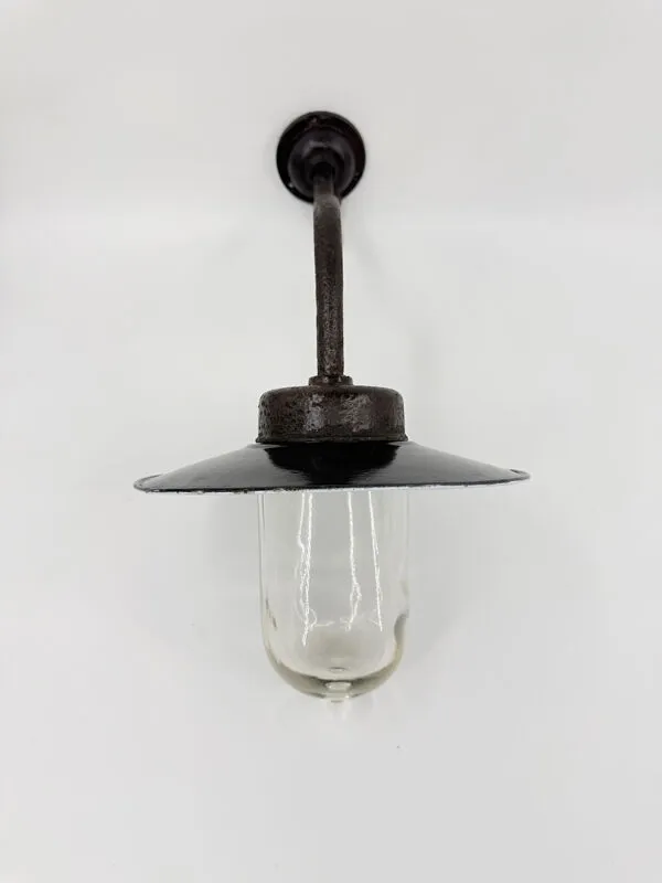 Illustration numéro 4 du produit Lampe de cour