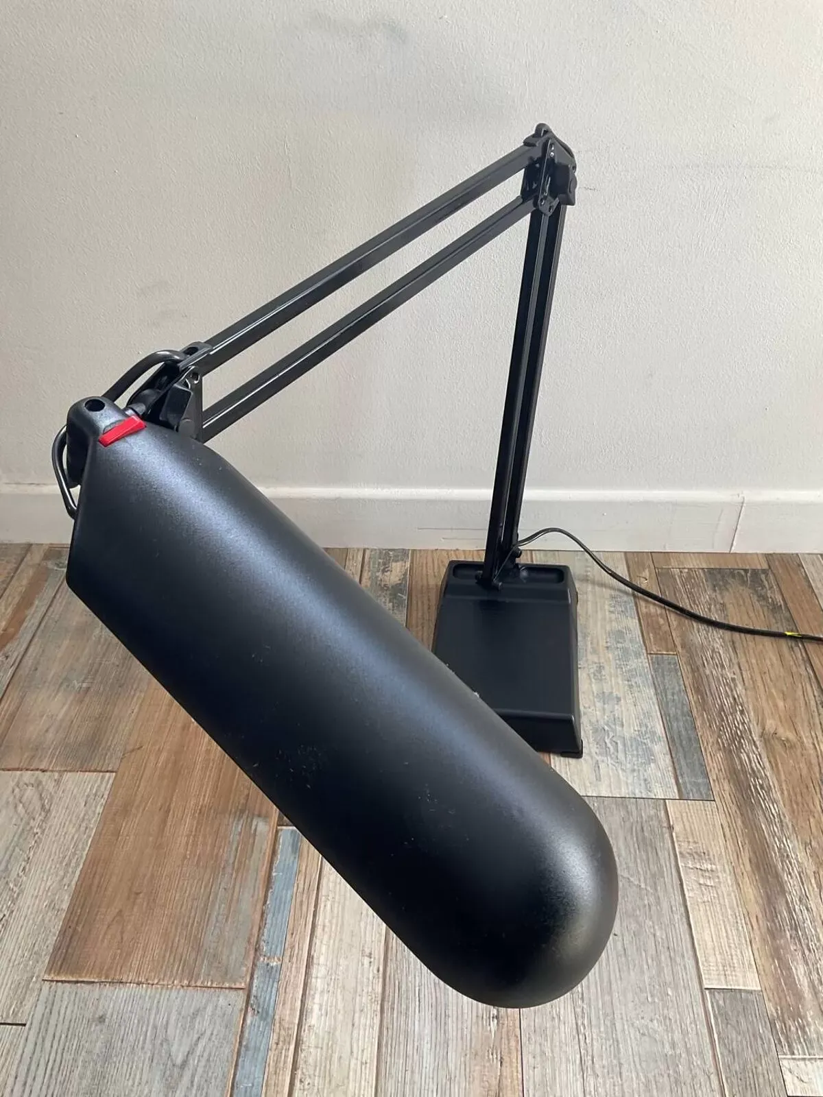 Illustration numéro 4 du produit Lampe d’atelier articulée des années 80