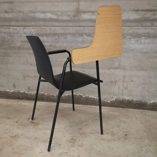 Illustration numéro 4 du produit Chaise d'école vintage 1950 à tablette écritoire – Style Prouvé / Hitier