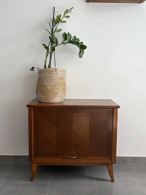 Illustration numéro 4 du produit Très beau buffet bas compartimenté vintage