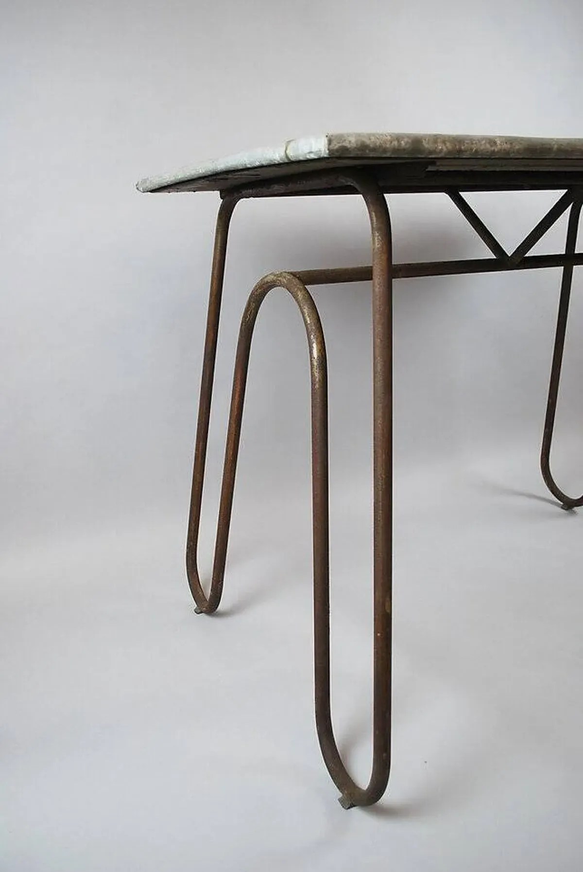 Illustration numéro 4 du produit Vintage indoor/outdoor Florist Table 1950s