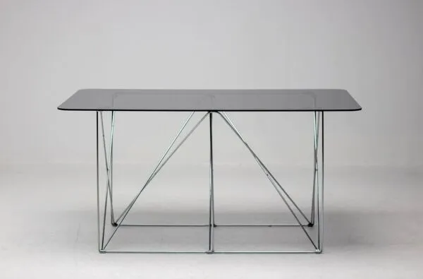 Illustration numéro 4 du produit Table de salle à manger pliante en verre fumé Max Sauze - Un chef-d'œuvre de design minimaliste