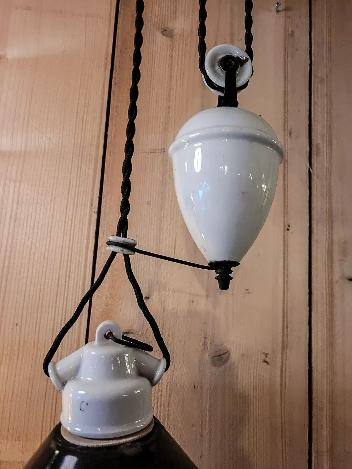 Illustration numéro 4 du produit Lampe ''monte & baisse