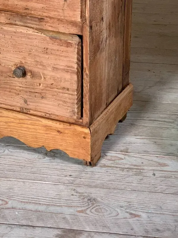 Illustration numéro 4 du produit Commode de mercerie, meuble de métier vintage