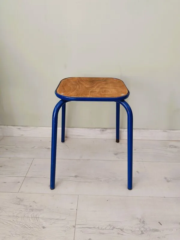 Illustration numéro 4 du produit Tabouret d'école bas