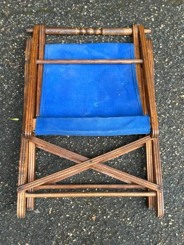 Illustration numéro 4 du produit Chaise pliante en en bois massif et tissu bleu