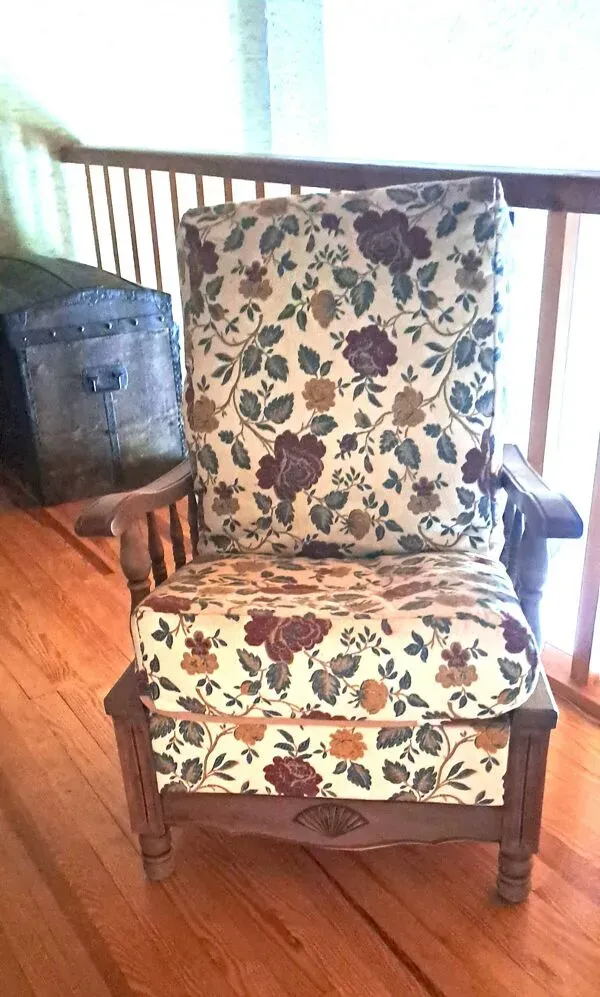 Illustration numéro 4 du produit Fauteuil Tissu et bois confort relax 1950