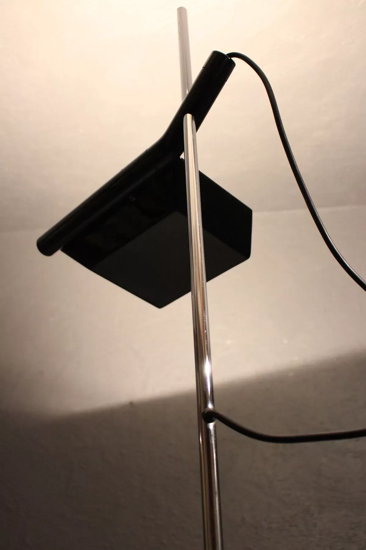 Illustration numéro 4 du produit Lampadaires des années 70, signés par la maison « GUZZINI »