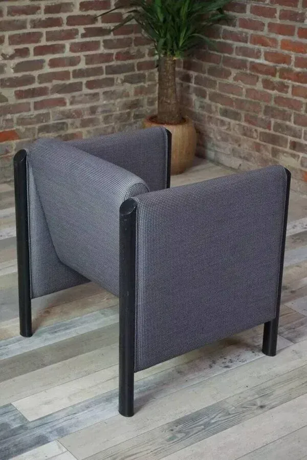 Illustration numéro 4 du produit Fauteuil club design années 80