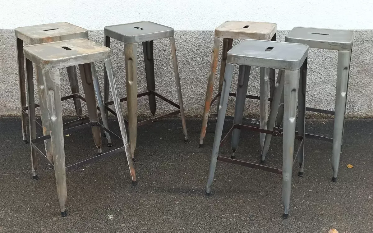 Illustration numéro 4 du produit Lot de 6 tabourets en métal