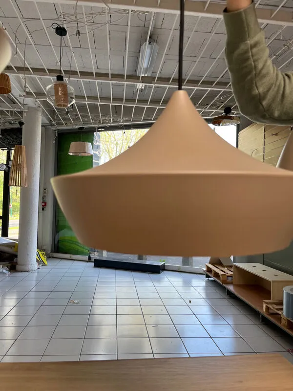 Illustration numéro 4 du produit Suspension en métal beige