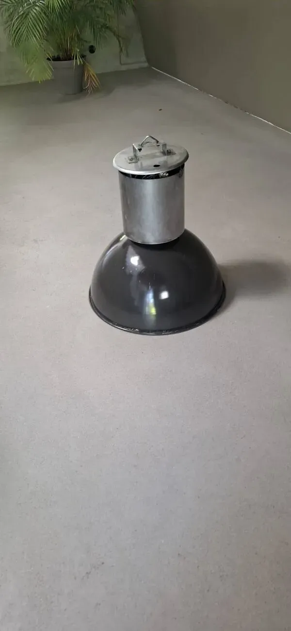 Illustration numéro 4 du produit lampe industrielle