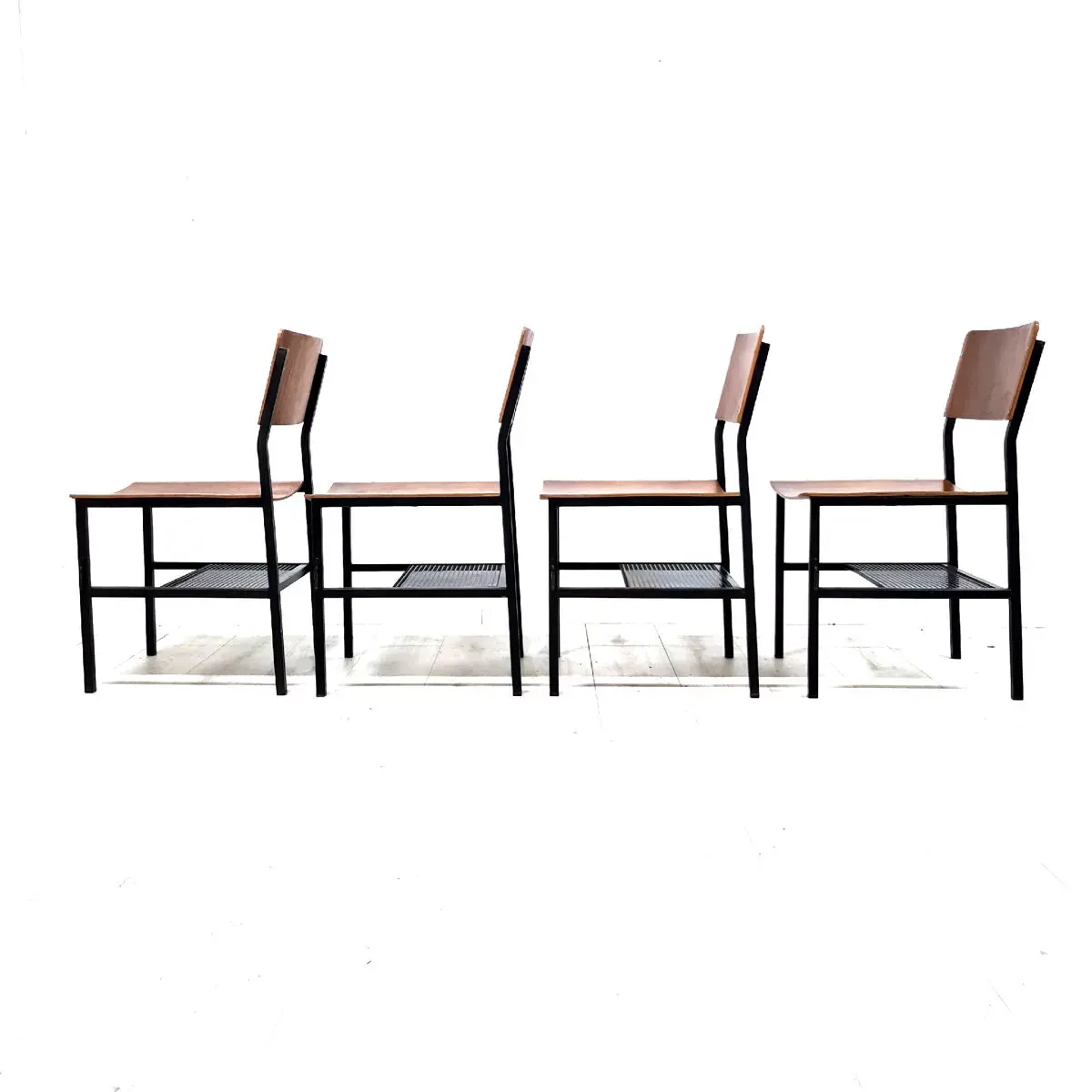 Illustration numéro 4 du produit Ensemble de 4 chaises industrielles, Pays-Bas années 1970