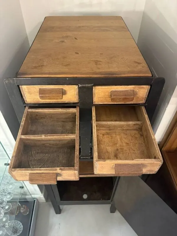 Illustration numéro 4 du produit Meuble industriel fer et bois à tiroirs