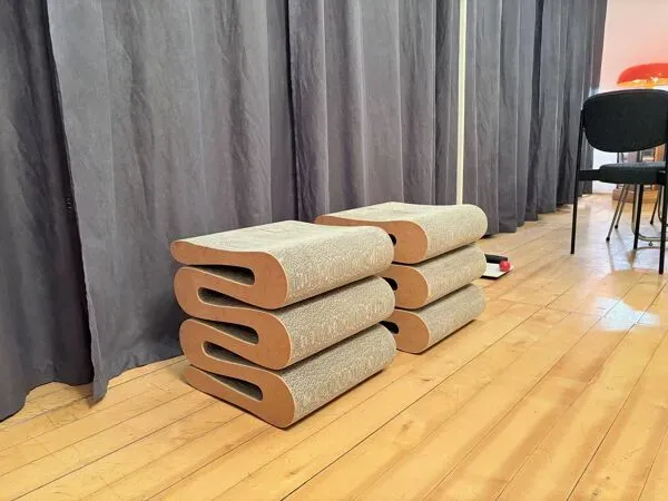 Illustration numéro 4 du produit Pair of Wiggle Stools by Frank Gehry, Vitra, 1990s