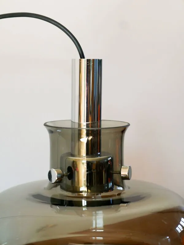 Illustration numéro 4 du produit Suspension en verre fumé et globe, Design, 1970