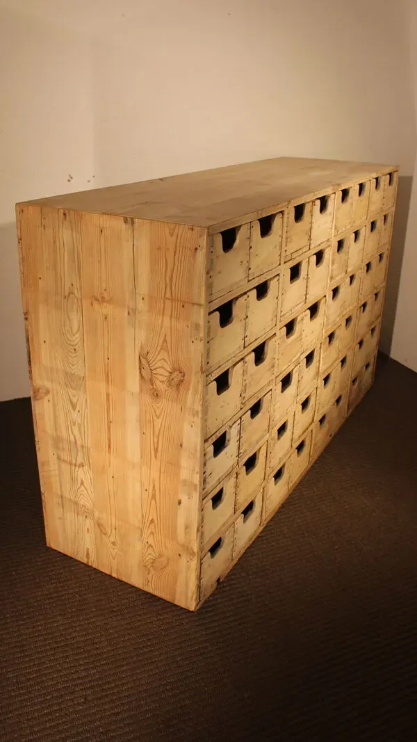 Illustration numéro 4 du produit Meuble de métier