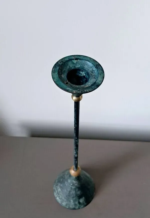 Illustration numéro 4 du produit Bougeoir en métal, Christian de Beaumont