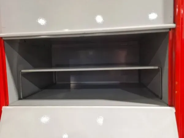 Illustration numéro 4 du produit Armoire métallique à clapets et à portes (années 90)